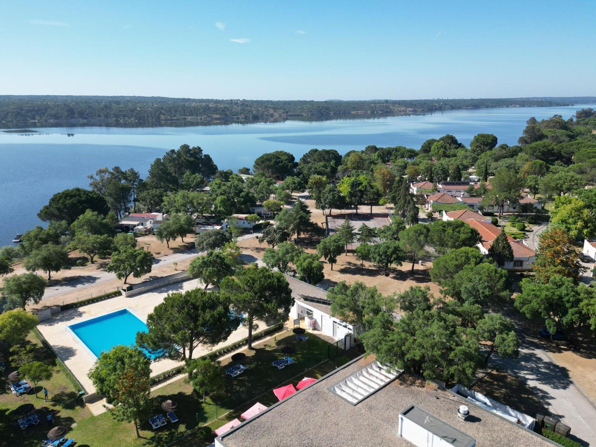 Parque De Campismo Orbitur Montargil Hotel Eksteriør billede